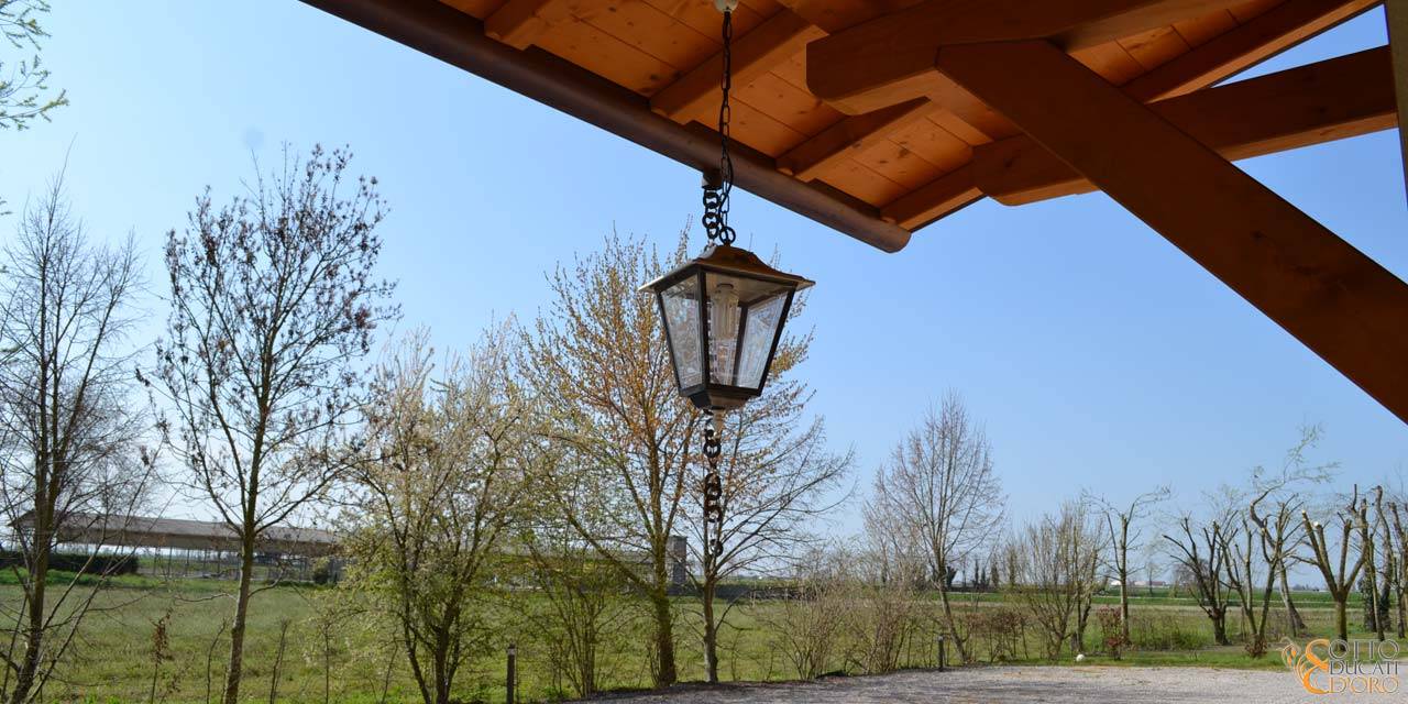 View of the entrance to the Otto Ducati d’Oro country b&b in Verona